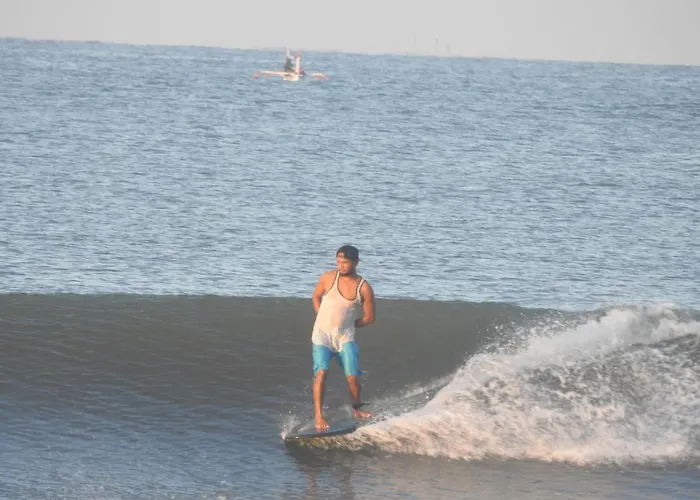 ホテル The Point Surfcamp Bali