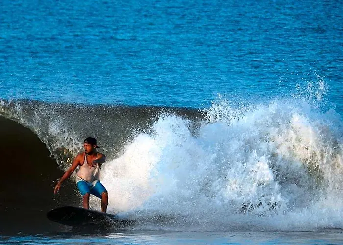 The Point Surfcamp Bali プルカン