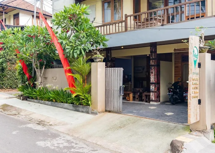 فندق The Point Surfcamp Bali بولوكان